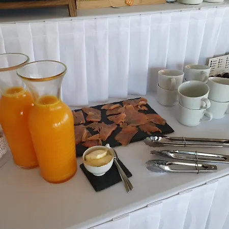 Alojamento de Acomodação e Pequeno-almoço Casa Particular Morís Caravia